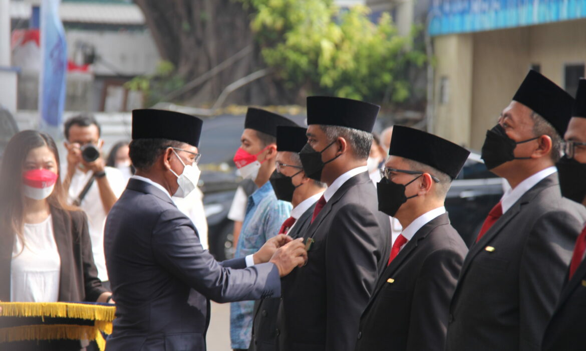 Building BTS in 3T Region, Mitratel President Director Awarded Development Satyalancana