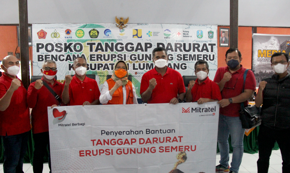 Mitratel Salurkan Bantuan untuk Masyarakat Terdampak Erupsi Gunung Semeru