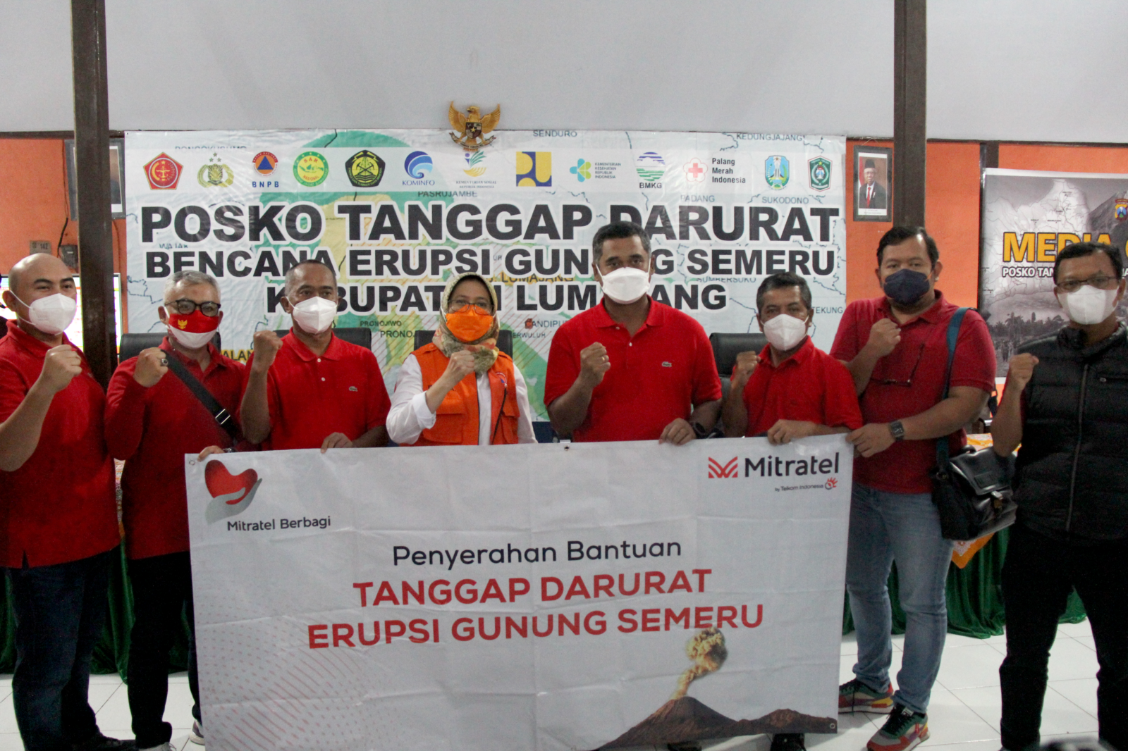 Mitratel Salurkan Bantuan untuk Masyarakat Terdampak Erupsi Gunung Semeru