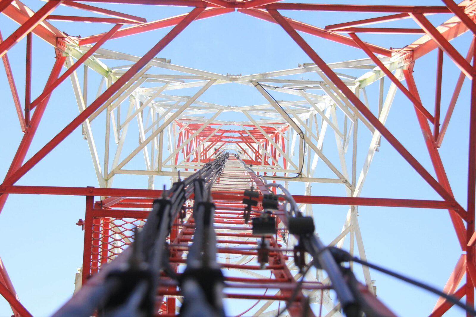 Fundamental Kuat dan Solid, Mitratel Bukukan Pendapatan Rp 3,72 Triliun dan Laba Bersih Meroket 27,2%