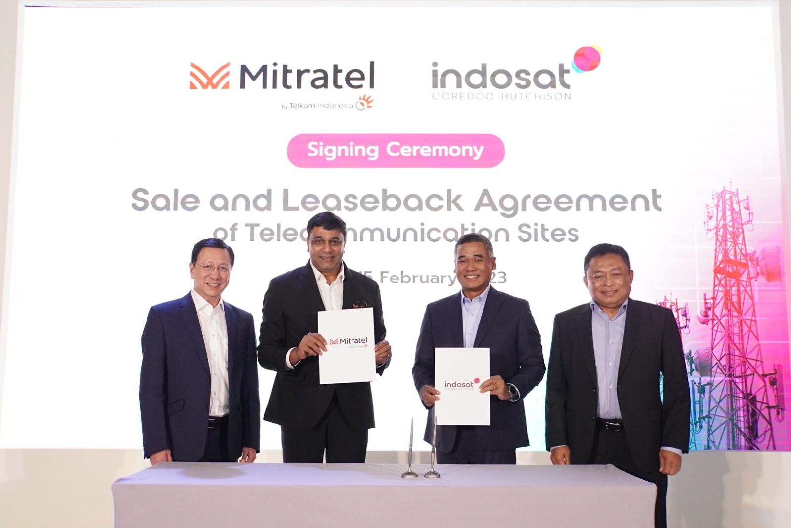 Mitratel dan Indosat Ooredoo Hutchison Menandatangi Perjanjian Transaksi Penjualan dan Sewa Kembali Bersyarat 997 Menara Telekomunikasi