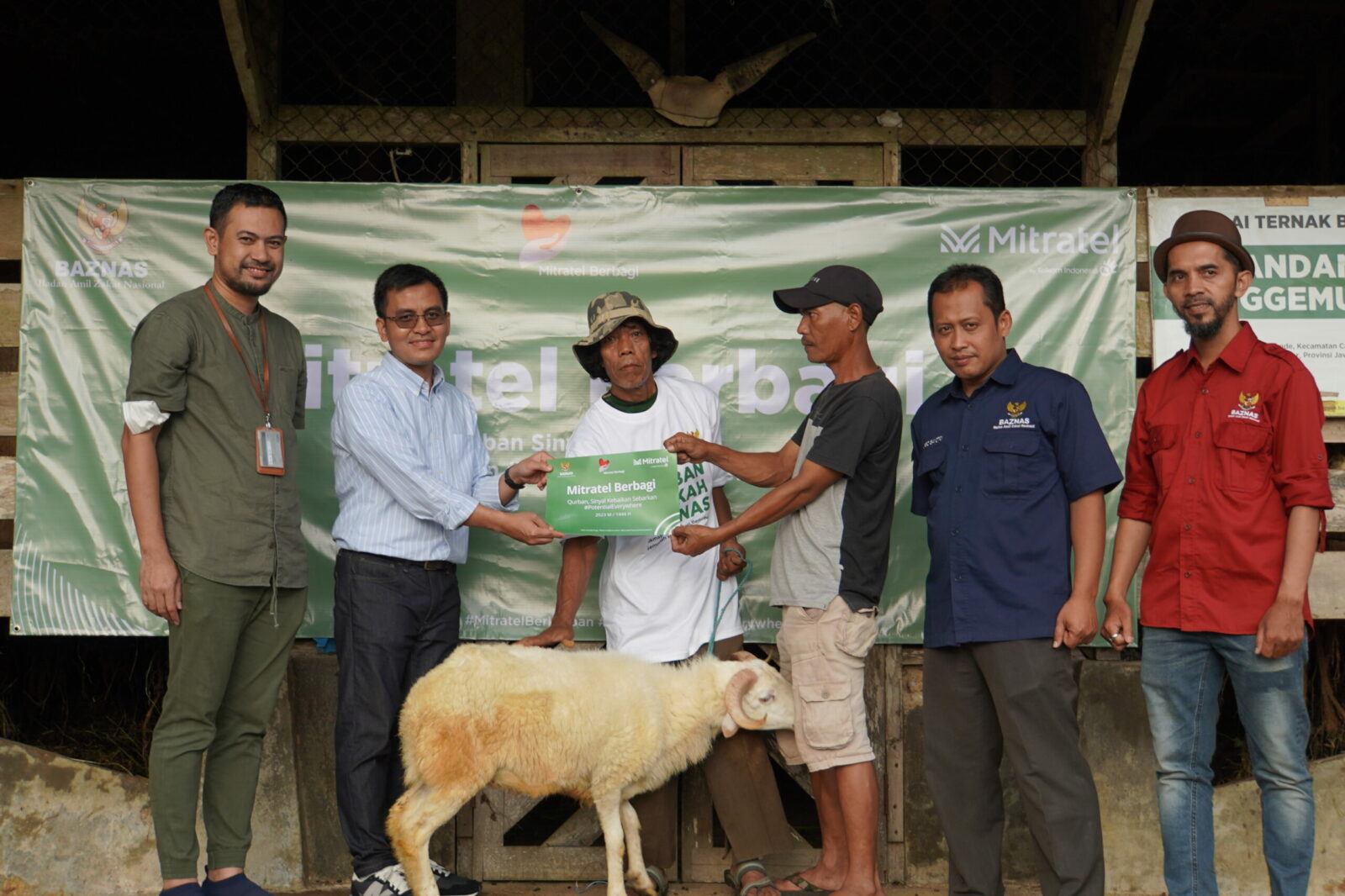 Rayakan Idul Adha, Mitratel Bersama BAZNAS Salurkan 3.467 Paket Daging Kurban